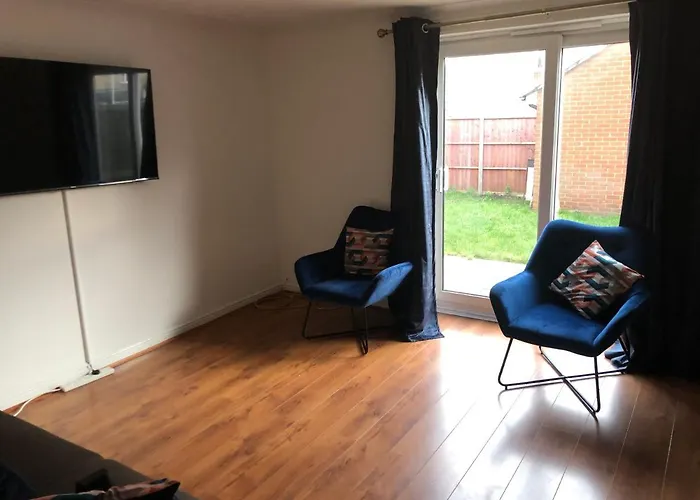 Lovely 3 Bed Semi Detached House With Off Street Parking Located In A Quiet Close